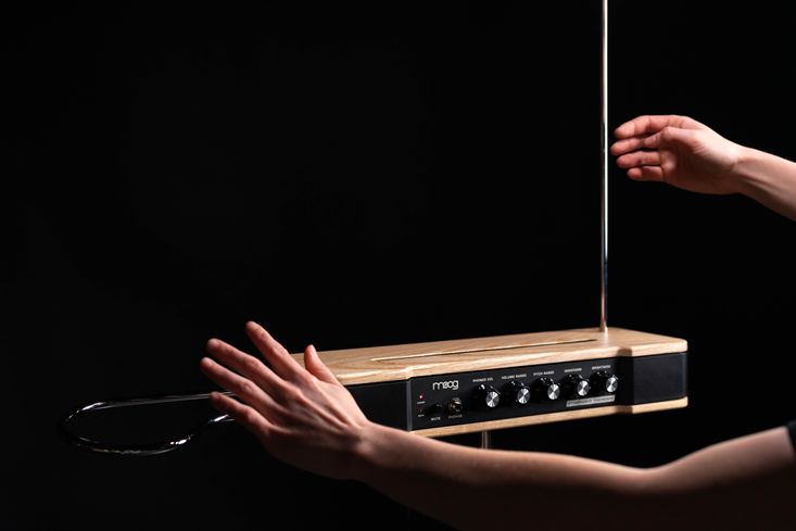 The Moog Etherwave Theremin is music tech that takes away the hassle of lucking strings.