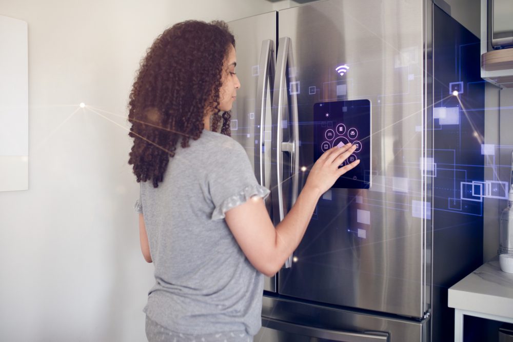 A women using refrigerator tech